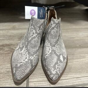 Universal Thread Gray Snakeskin Ankle Booties